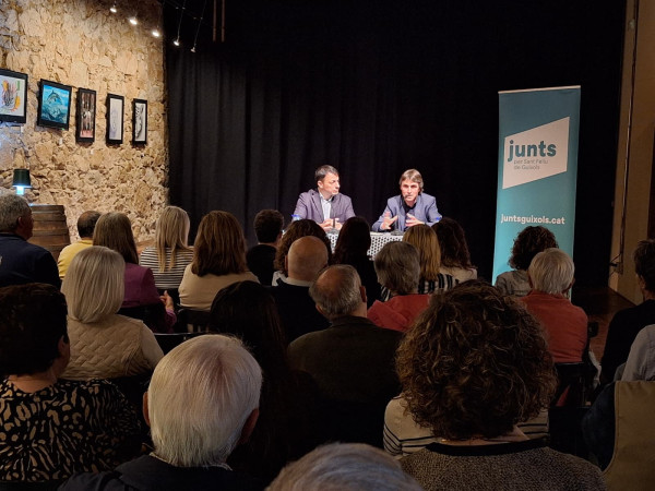 Junts a Sant Feliu obre el debat sobre el repte demogràfic, l’habitatge i l’equilibri territorial en un acte amb Salvador Vergés i Toni Carrión