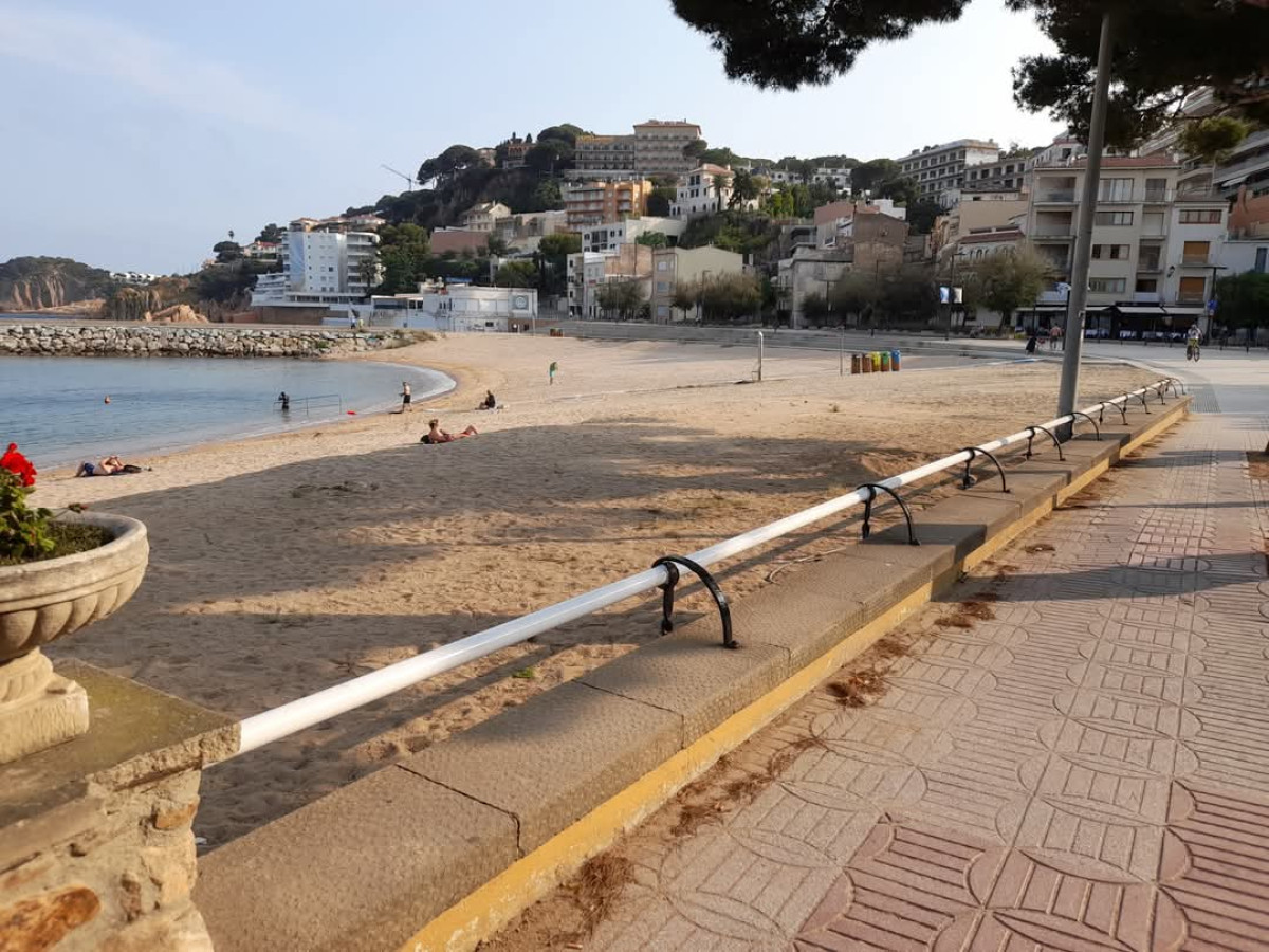 Junts denuncia la manca de guinguetes a les platges en ple inici de temporada