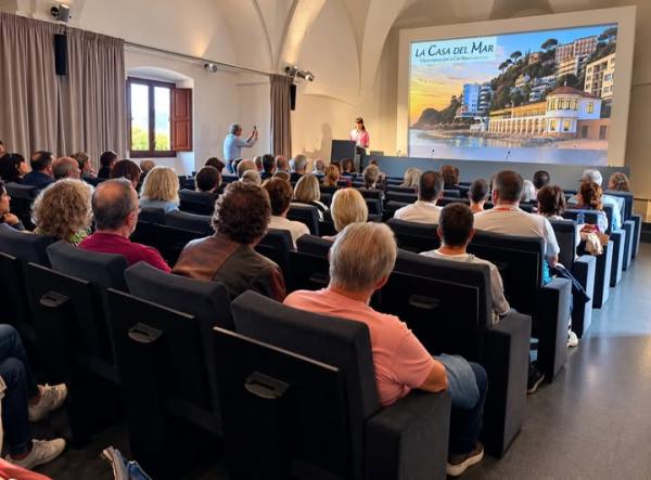 Els Comuns presenten La Casa del Mar com a proposta per recuperar Can Rius per a la ciutadania