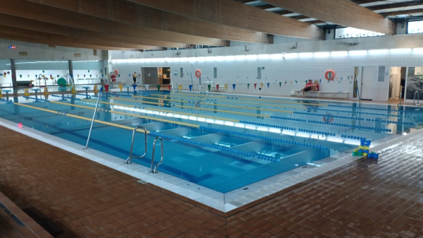 Junts demana doblar la inversió a les instal.lacions de La Corxera i que es garanteixi la continuitat del bar de la piscina