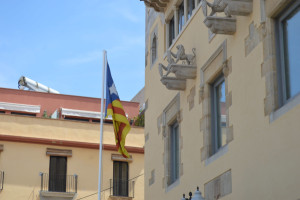 No s’aprova una moció presentada per ERC, Junts i MESCat demanant reposar l’estelada davant de l’Ajuntament